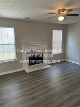 5545 Rock Shoals Way in Atlanta, GA - Foto de edificio - Building Photo