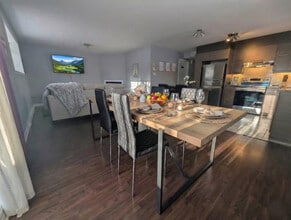 5055 Chem. du Souvenir in Laval, QC - Building Photo - Building Photo