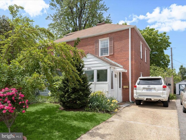 property at 208 S Veitch St