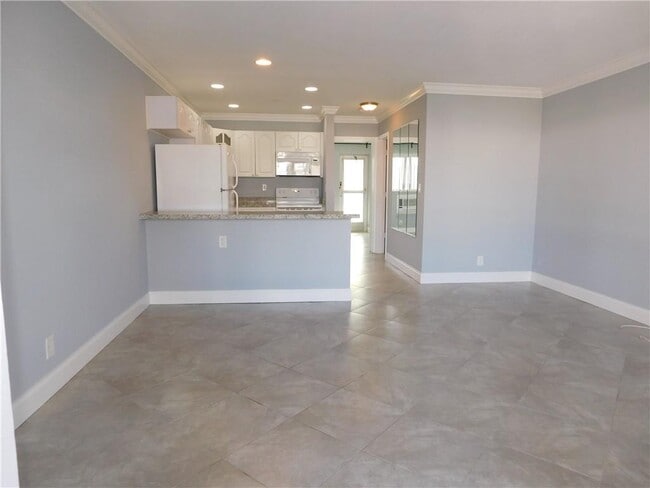 2841 NE 32nd St, Unit 18 in Fort Lauderdale, FL - Building Photo - Building Photo