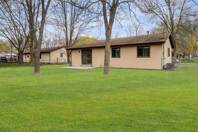 400 Heathermoor Dr in Midland, MI - Foto de edificio - Building Photo