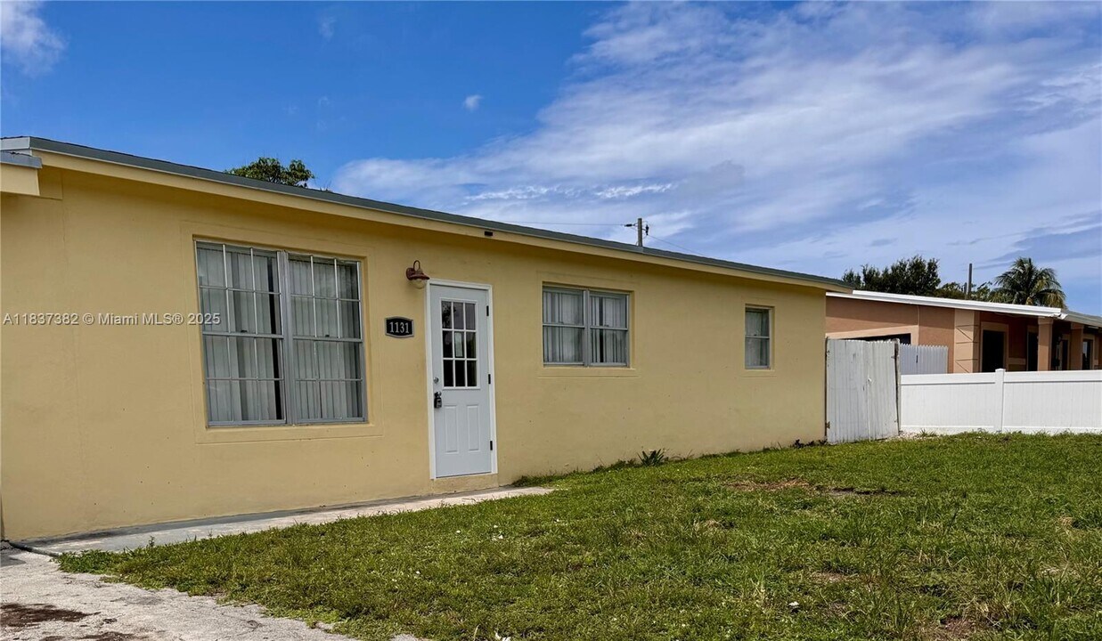 1131 NE 211th Terrace in Miami, FL - Building Photo