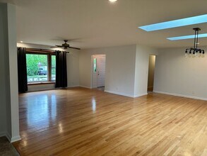353 Hollywood Dr in Saline, MI - Building Photo - Building Photo