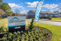 Gateway Townhomes in Hampton, VA - Foto de edificio - Building Photo