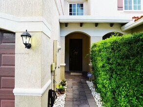331 NE 47th Pl in Pompano Beach, FL - Building Photo - Building Photo
