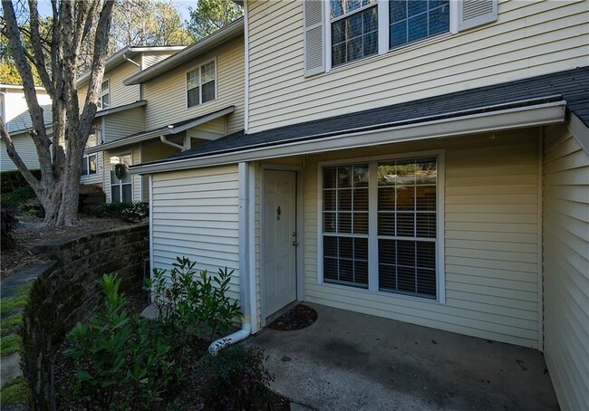 6800 Glenridge Dr in Sandy Springs, GA - Building Photo - Building Photo