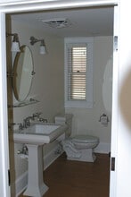 326 College St, Unit 12 in Burlington, VT - Foto de edificio - Building Photo