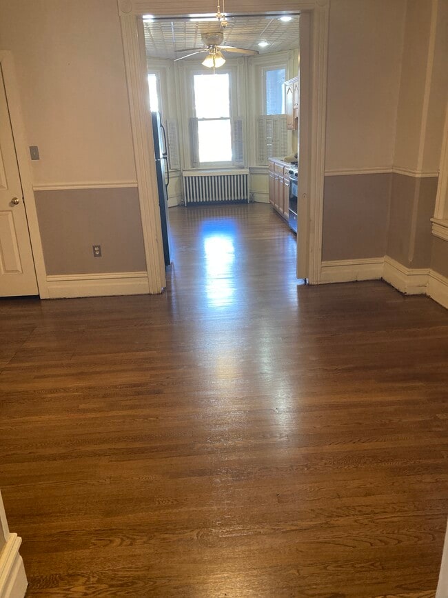 304 E Broad St, Unit 1 in Bethlehem, PA - Building Photo - Building Photo