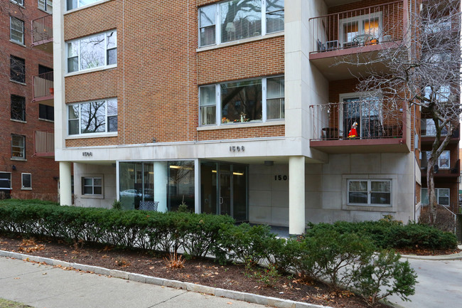 The Evanstonian in Evanston, IL - Foto de edificio - Building Photo