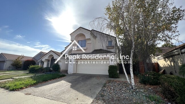 5126 Efthemia Way in Elk Grove, CA - Building Photo - Building Photo
