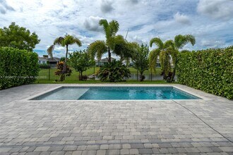 15431 Goldfinch Cir in Westlake, FL - Building Photo - Building Photo