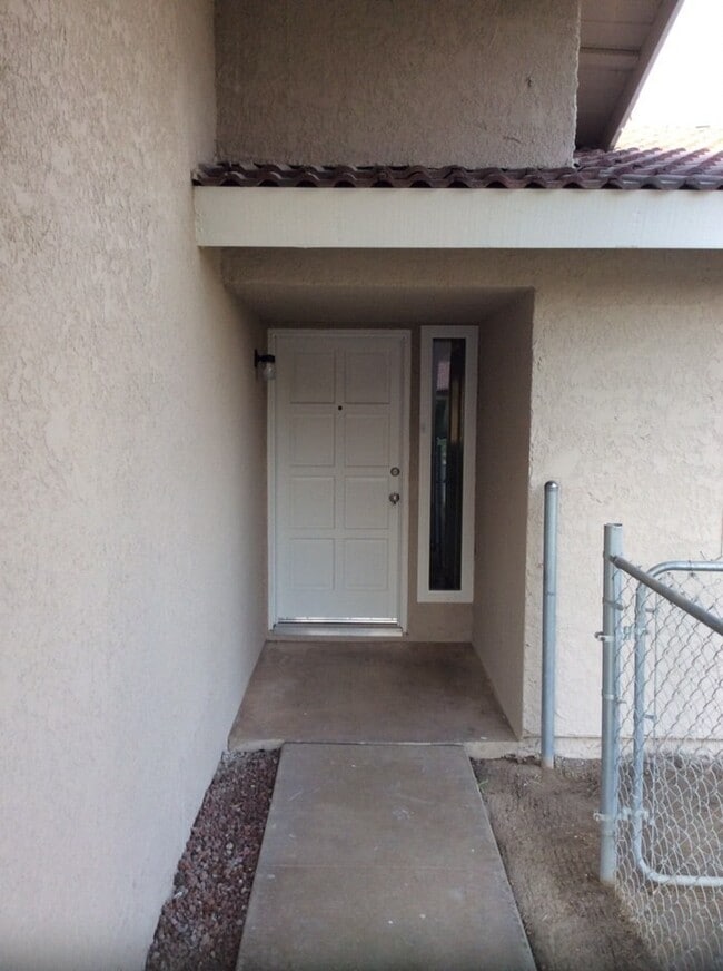 1743 N Maple St in Visalia, CA - Building Photo - Building Photo