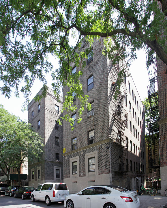 15 Stratford Rd in Brooklyn, NY - Building Photo