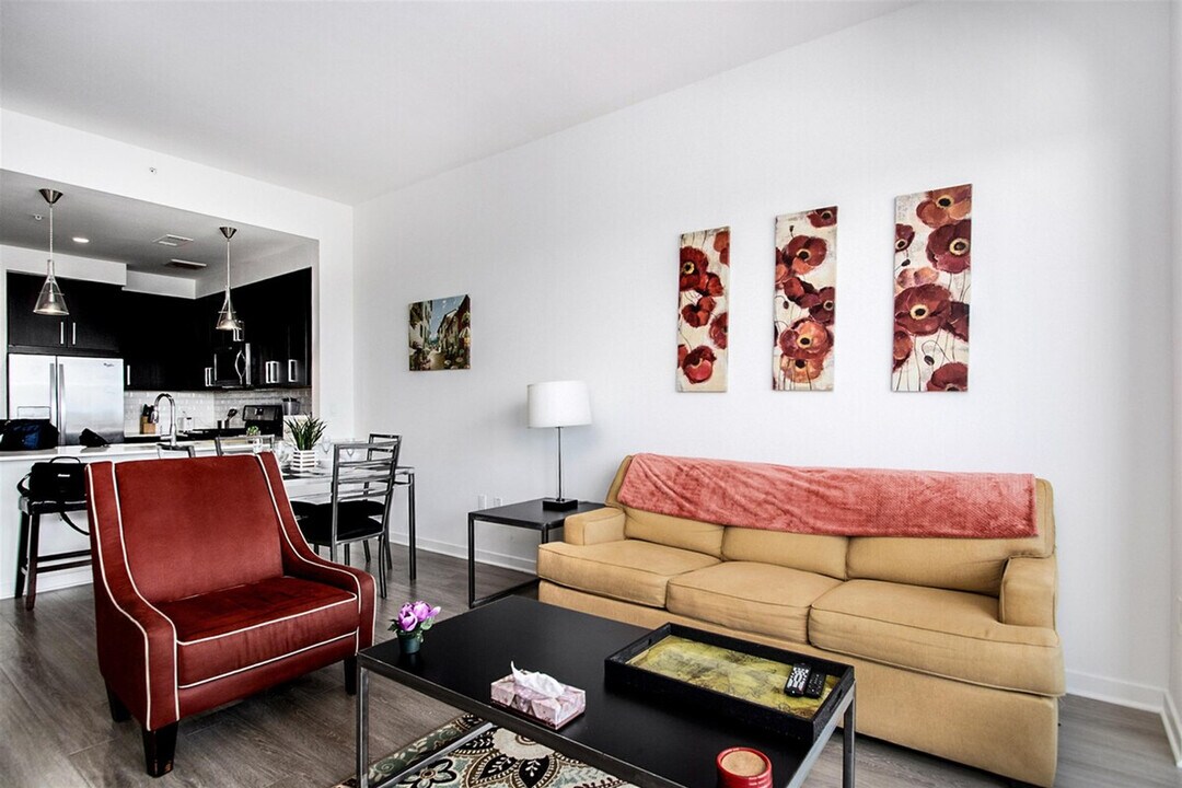 1905 Holcombe Blvd in Houston, TX - Building Photo