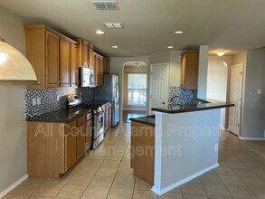 156 Katherine Way in San Antonio, TX - Building Photo - Building Photo