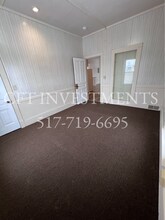 121 W Seminary St, Unit 121 Upper in Charlotte, MI - Building Photo - Building Photo