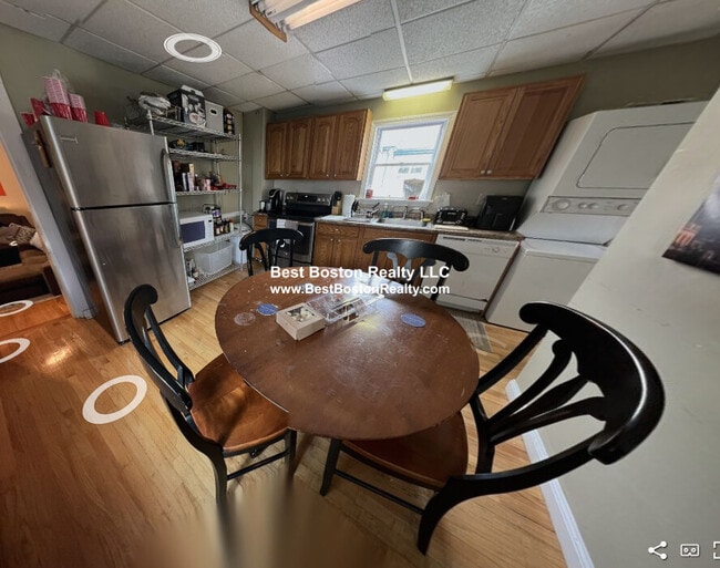 735 Somerville Ave, Unit 3 in Somerville, MA - Foto de edificio - Building Photo