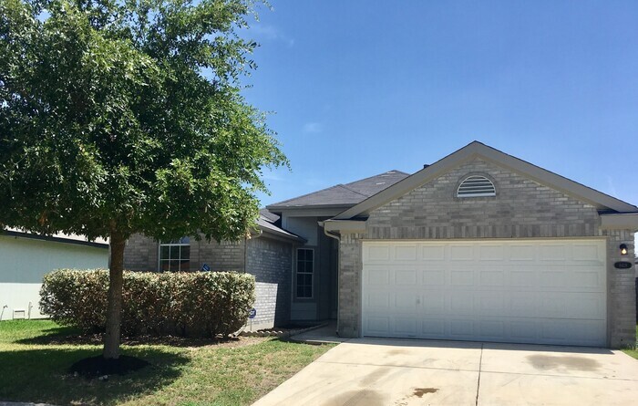 8418 Trumpet Cir in Converse, TX - Building Photo