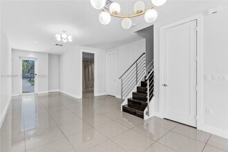 6410 NW 105th Pl in Doral, FL - Building Photo - Building Photo