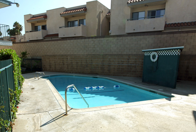 130 S Stinson St in Anaheim, CA - Foto de edificio - Building Photo