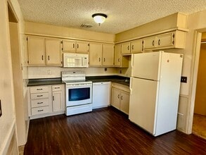 6304 Quaker Ave, Unit B in Lubbock, TX - Building Photo - Building Photo