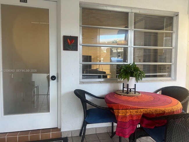 181 NE 14th Ave in Hallandale Beach, FL - Building Photo - Building Photo