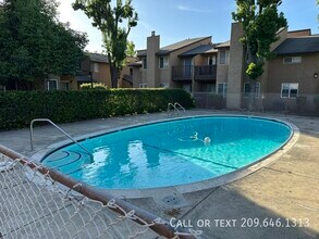 4332 Pacific Ave-Unit -22 in Stockton, CA - Building Photo - Building Photo