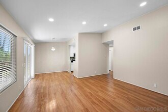4060 Porte La Paz in San Diego, CA - Building Photo - Building Photo