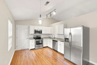 2512 Cashel Ct in Lexington, KY - Building Photo - Building Photo