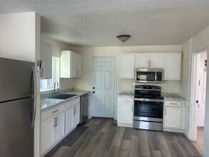 504 Colorado Ave in Modesto, CA - Building Photo - Building Photo