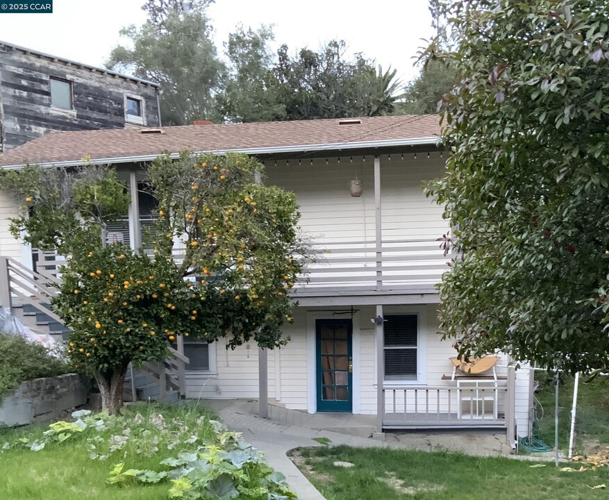 1624 Lillian St in Crockett, CA - Building Photo