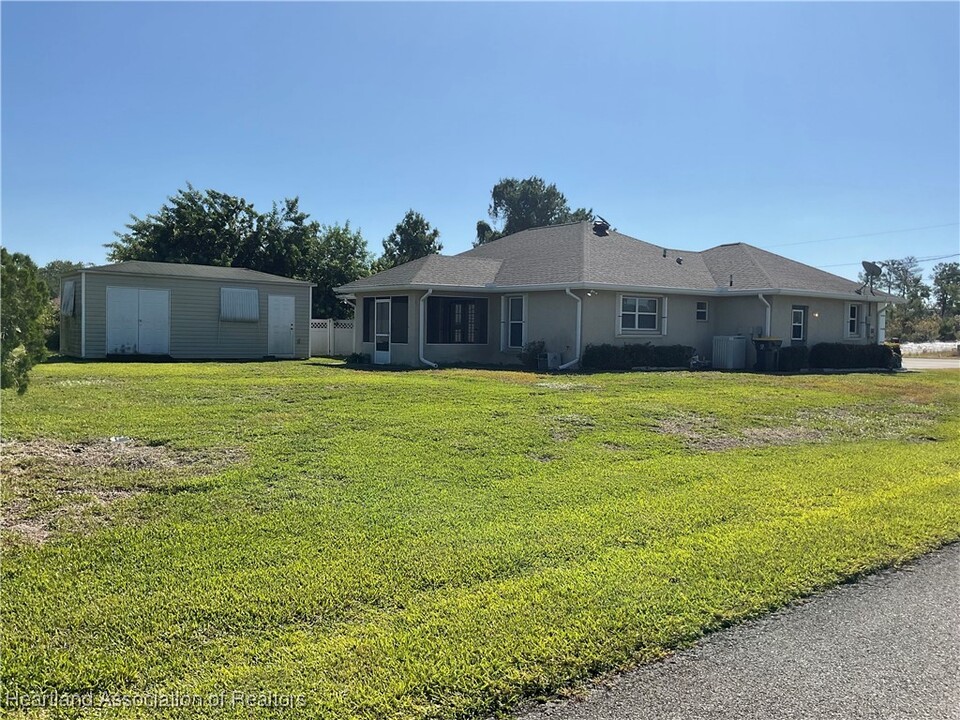 216 Chicago Way NE in Lake Placid, FL - Building Photo