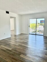 5100 W Flagler St, Unit 307 in Coral Gables, FL - Building Photo - Building Photo