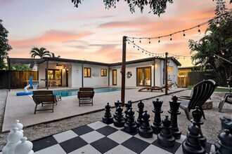 6450 Perry St in Hollywood, FL - Building Photo - Building Photo