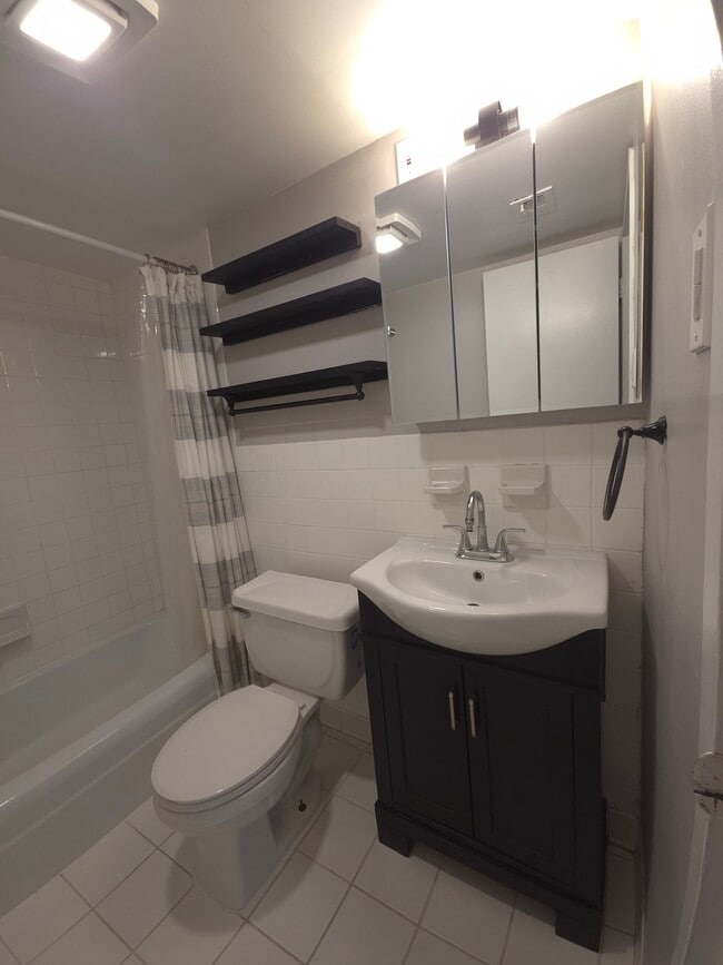 5201 Duke St, Unit 302 in Alexandria, VA - Building Photo - Building Photo