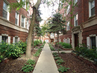 Kenmore Courts in Chicago, IL - Building Photo - Building Photo