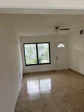 650 83rd St, Unit Front Unit in Miami Beach, FL - Foto de edificio - Building Photo