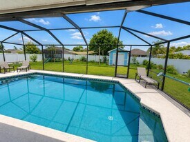 230 SW Inwood Ave in Port St. Lucie, FL - Building Photo
