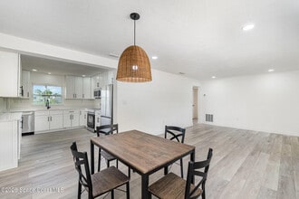 320 Alabama Ave in Merritt Island, FL - Building Photo - Building Photo