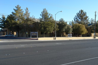 Noble House Apartments in Las Vegas, NV - Building Photo - Building Photo