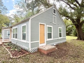 620 E Magnolia St in Angleton, TX - Building Photo - Building Photo
