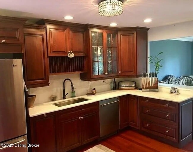 7003 Green Spring Dr in Louisville, KY - Building Photo - Building Photo