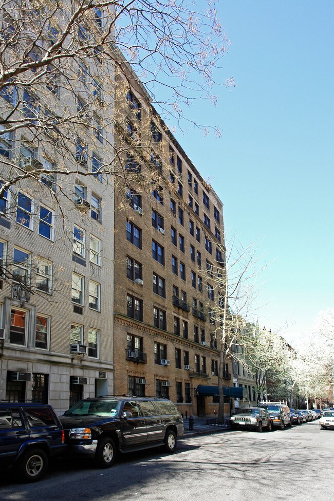 32 W 82nd St in New York, NY - Foto de edificio - Building Photo