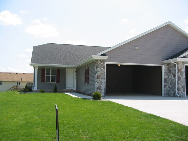 605 Kramer Ln, Unit 605 Kramer Lane in Kimberly, WI - Building Photo - Building Photo