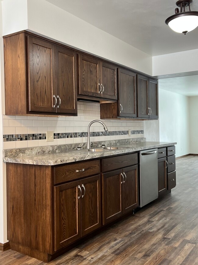 property at 711 Hawthorn Ave