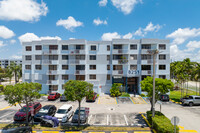 Azul at Fountainbleau in Miami, FL - Building Photo - Building Photo