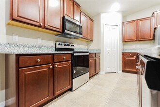 10121 Crested Fringe Dr in Riverview, FL - Building Photo - Building Photo