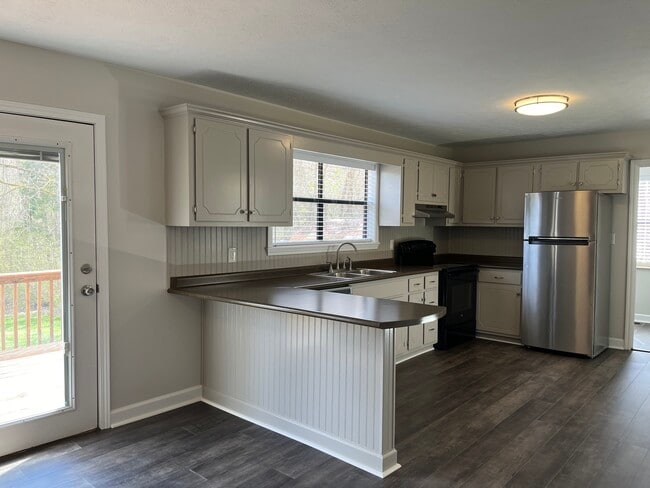 1272 Gallaher Rd in Kingston, TN - Building Photo - Building Photo