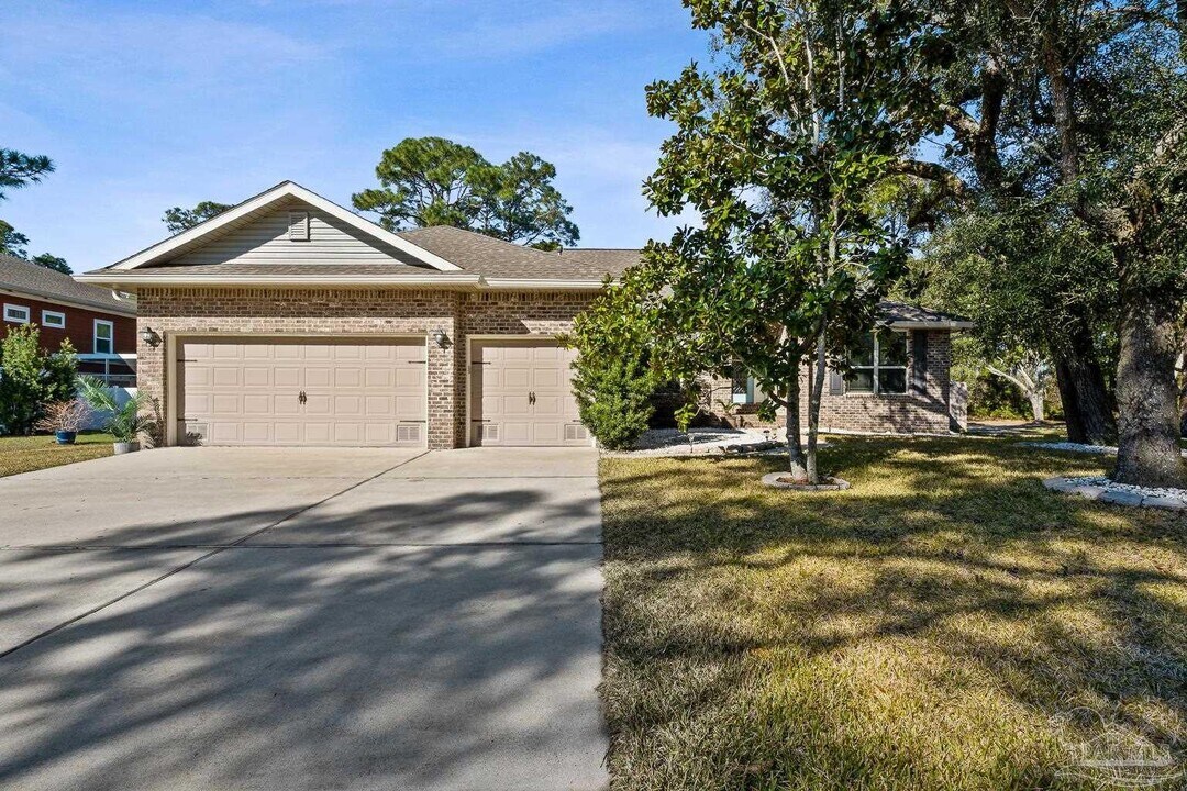 5810 Red Cedar St in Pensacola, FL - Building Photo