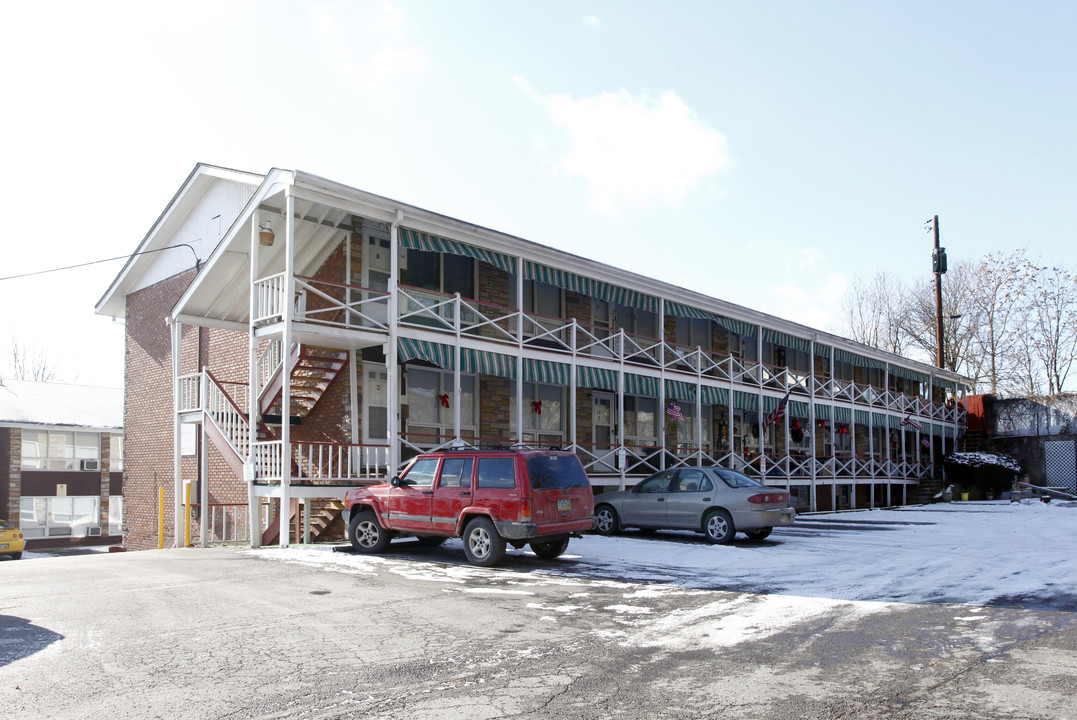 Marshall Garden Apartments in East Liverpool, OH - Building Photo